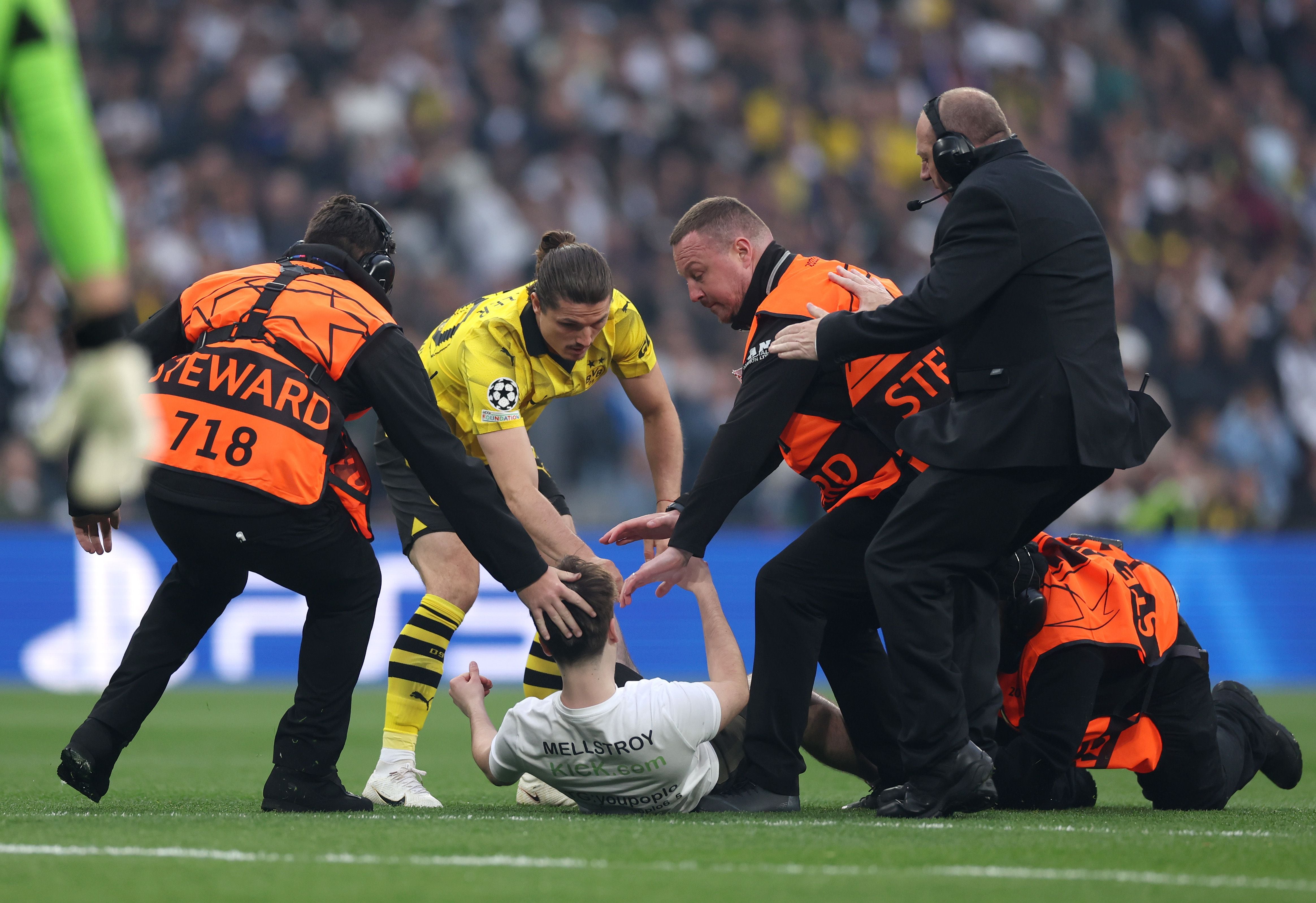 Quién es “Mellstroy”?, el nombre en las camisetas de los invasores en la  final de Champions – Metro Ecuador