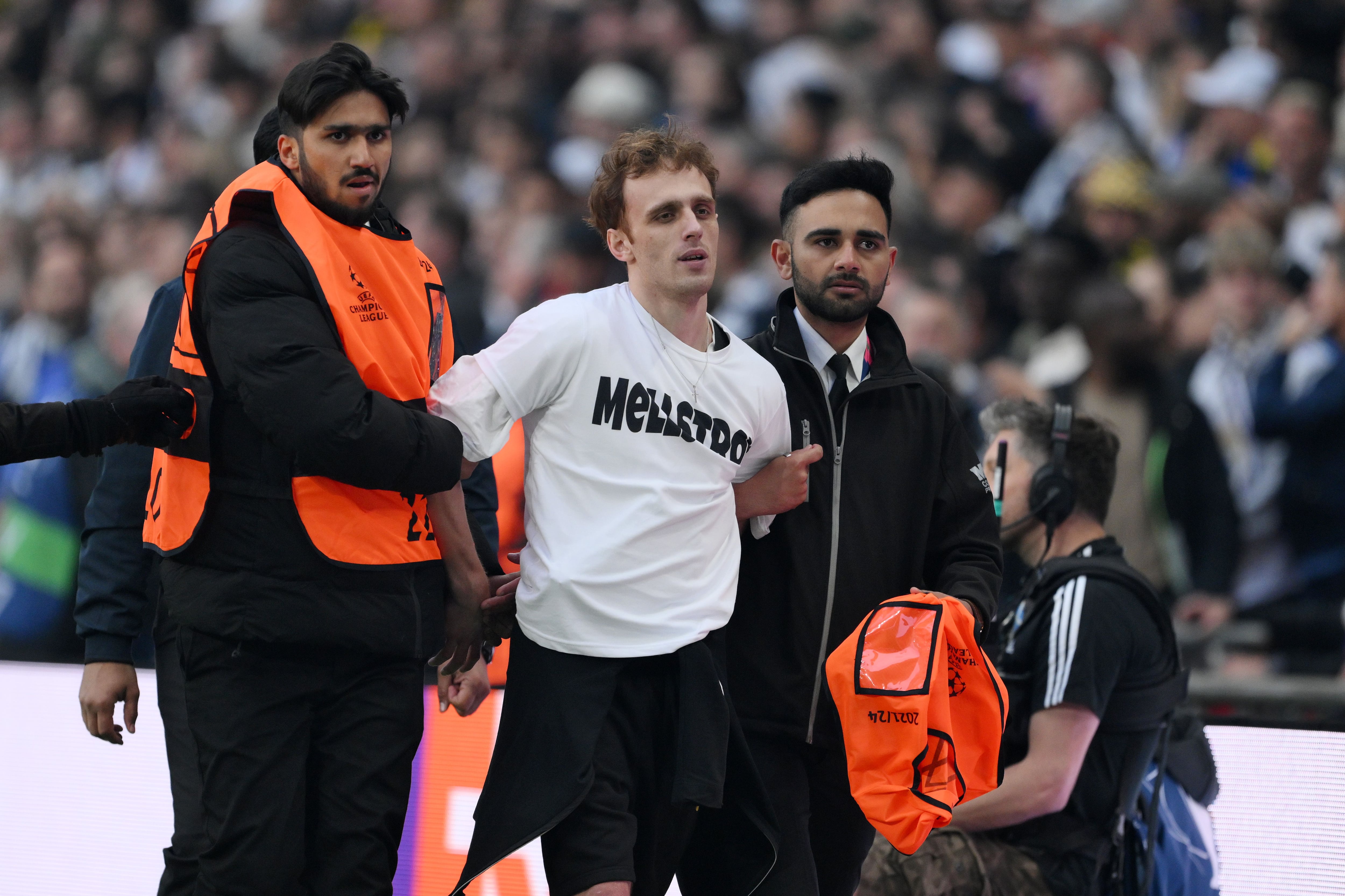 Quién es “Mellstroy”?, el nombre en las camisetas de los invasores en la  final de Champions – Metro Ecuador