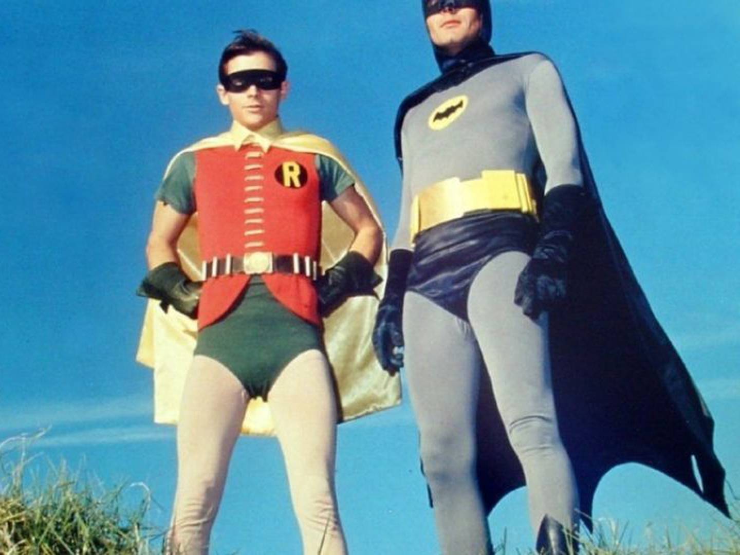 Recuerdas la serie de Batman de los 60? Así luce el actor que interpretaba  a Robin en la actualidad – Metro Ecuador