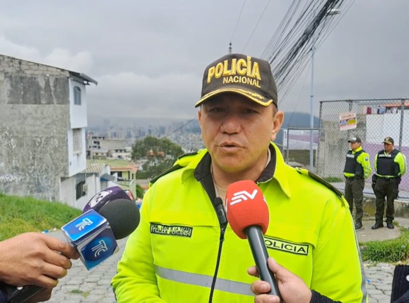 Autoridades están tras la pista de los sujetos.