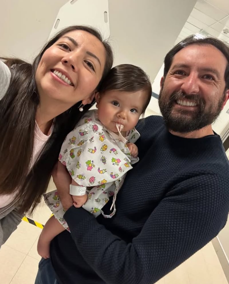 Bebé Rafaella junto a sus padres Nahomi y Paúl