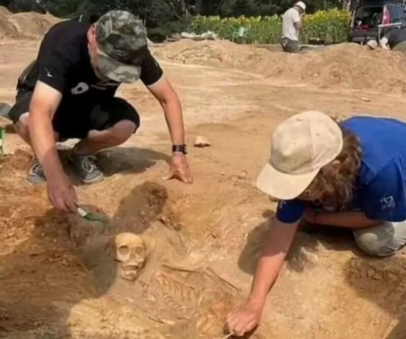 Los restos, supuestamente encontrados en Toruń, Polonia, fueron descubiertos junto con otras 30 personas en un sitio que ha sido desenterrado por arqueólogos