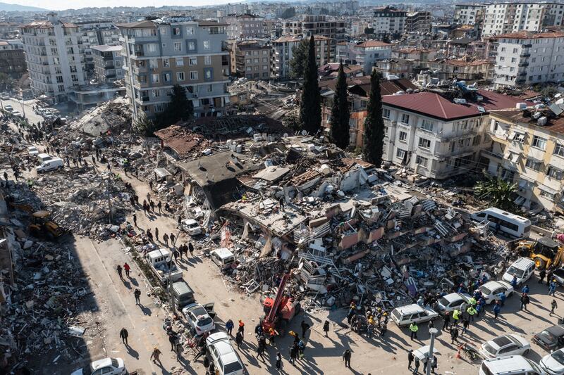 Famosos se solidarizan con Turquía y Siria por terremotos