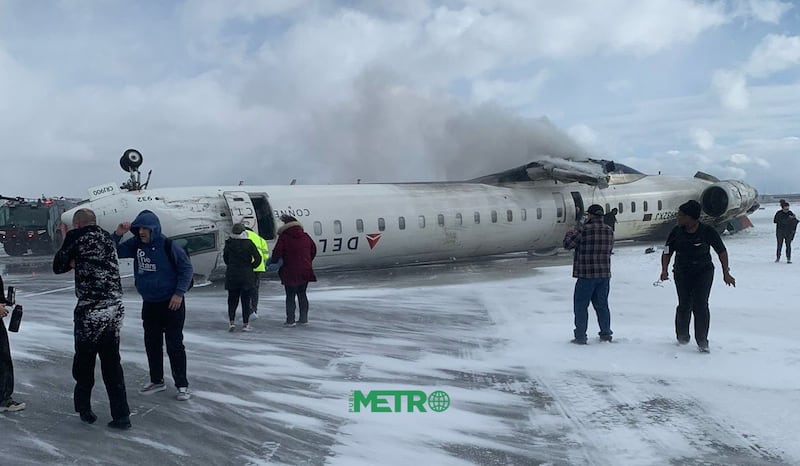 Video: Avión de Delta Airlines se estrella en el aeropuerto de Toronto, Canadá