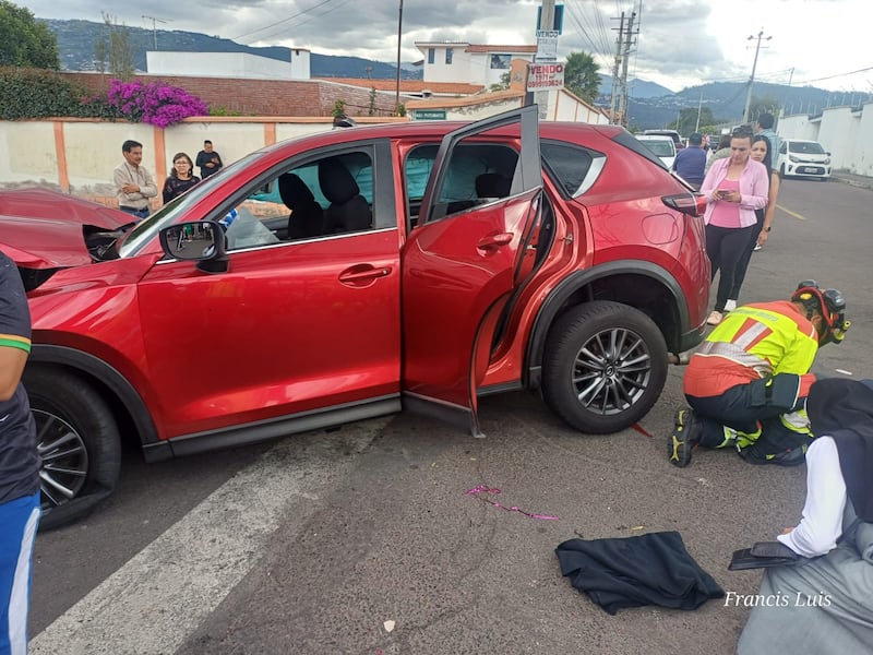 Quito: accidente de tránsito deja varios heridos en El Tingo