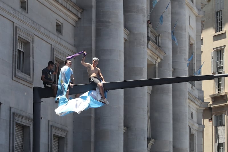 Hinchas de Argentina celebran victoria en Qatar 2022