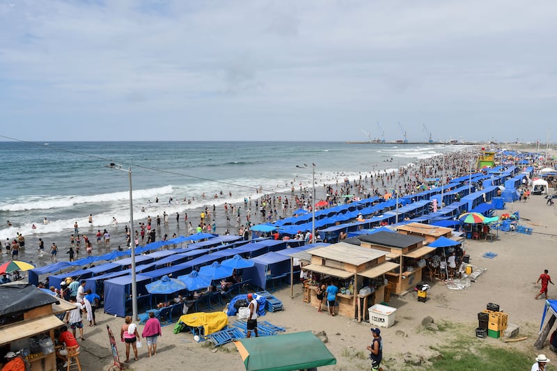 Playa por el feriado en Ecuador