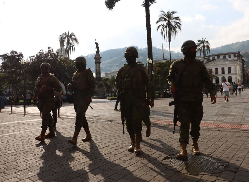 Recorrido de seguridad del equipo de combate de la Primera División de Ejército Shyris, en el sector de la Marín, San Roque, Plaza Grande, Ipiales.