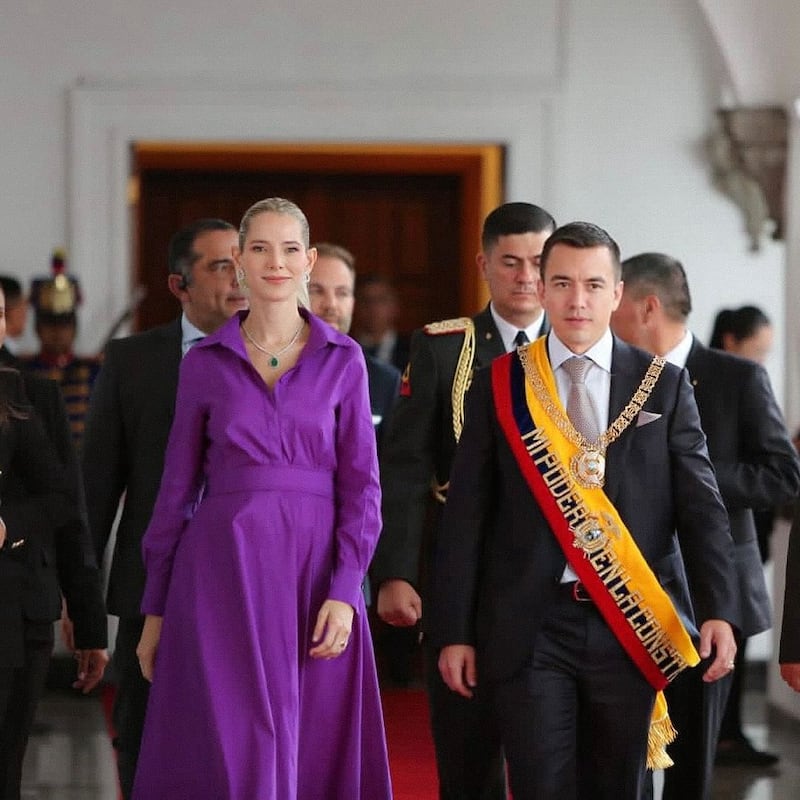 Presidente Daniel Noboa y su esposa, Lavinia Valbonesi a su llegada al Palacio de Carondelet