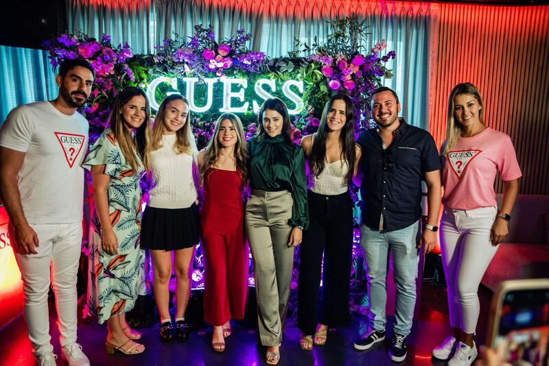 Los invitados pudieron conocer de primera mano la más reciente colección de relojes GUESS.