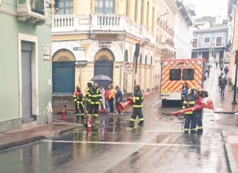 Una persona resultó herida tras un cortocircuito eléctrico en San Marcos, centro de Quito.