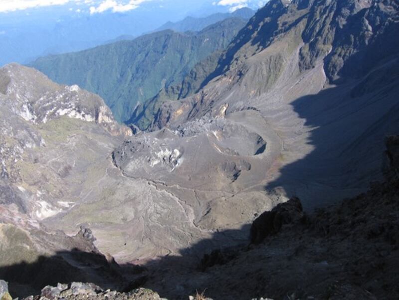 Actividad fumarólica del 02/05/2015 en el volcán Guagua Pichincha