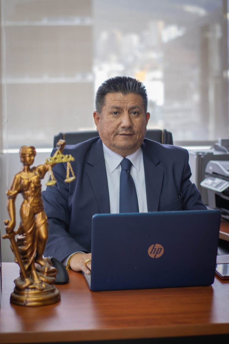 Dr. Carlos Yánez, experto en Derecho Constitucional.