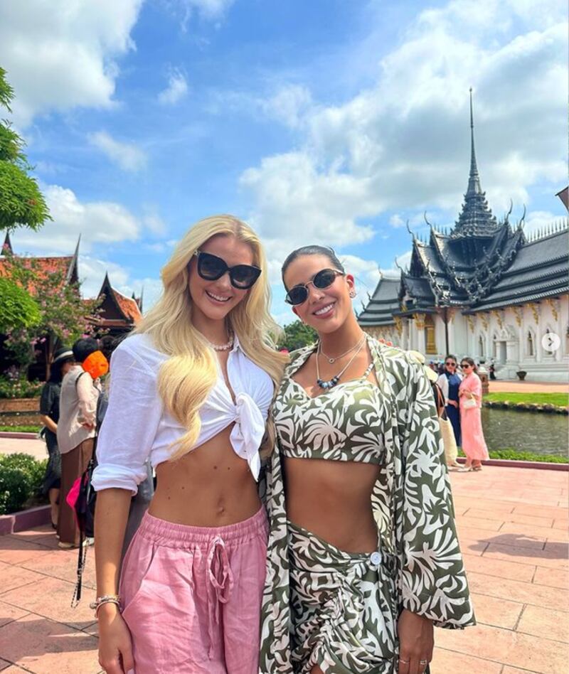 Michela Pincay y Miss Universos 2024, Victoria Kjaer, juntas en Tailandia