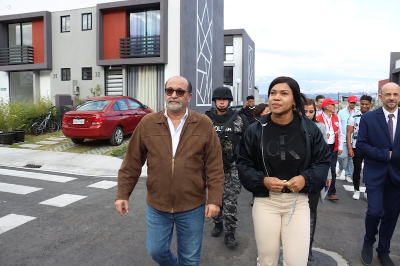 Entrega de casas a Neisi Dajomes y Angie Palacios, medallistas Olímpicas, en el sector de Conocoto