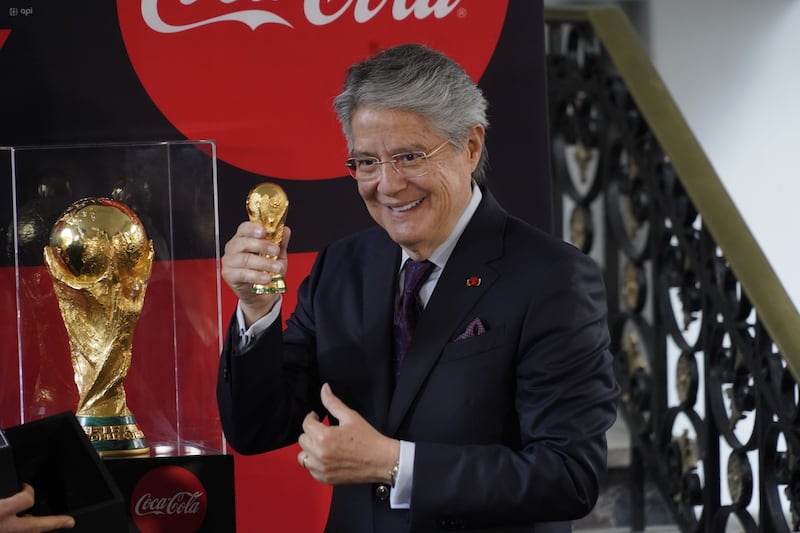 La Copa del mundo visita el país en el denominado Tour del Trofeo mundial de la FIFA.