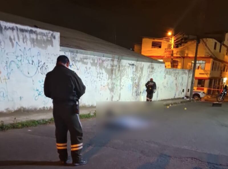 Asesinan a joven a bala mientras regresaba a su casa en el sur de Quito