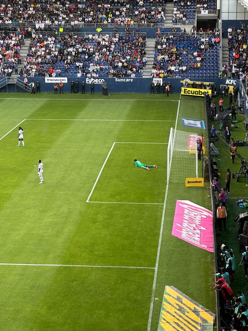 Alexander Domínguez en el Estadio Banco Guayaquil