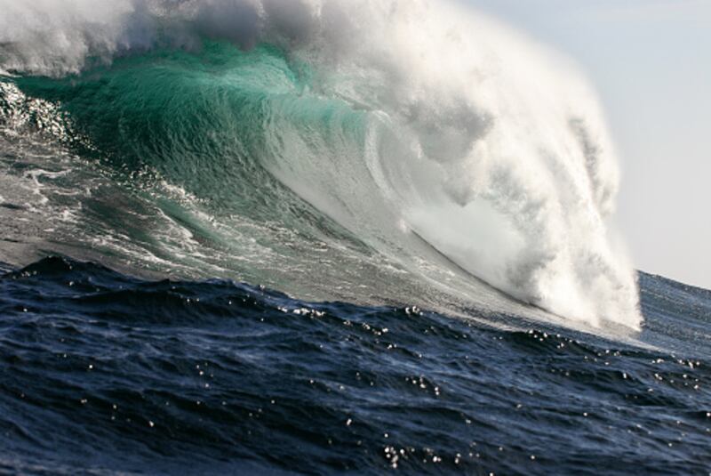 Enormes olas para el feriado en Ecuador