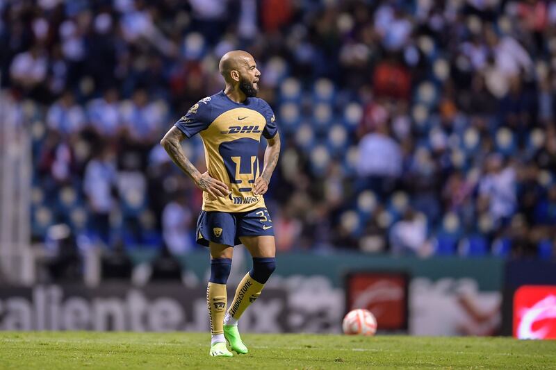 Pumas rescindió el contrato de Dani Alves.