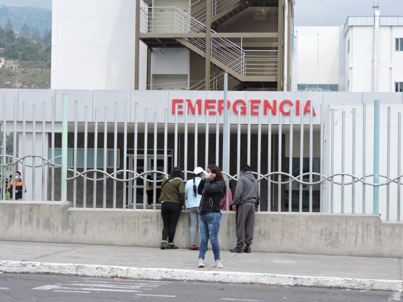 Policía se habría disparado en la cabeza con su arma