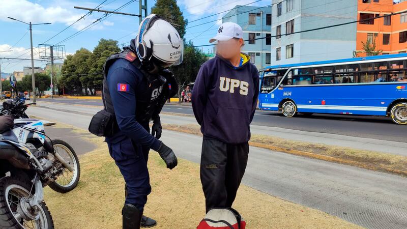 Retiraron a más de mil limpiaparabrisas de las calles de Quito.