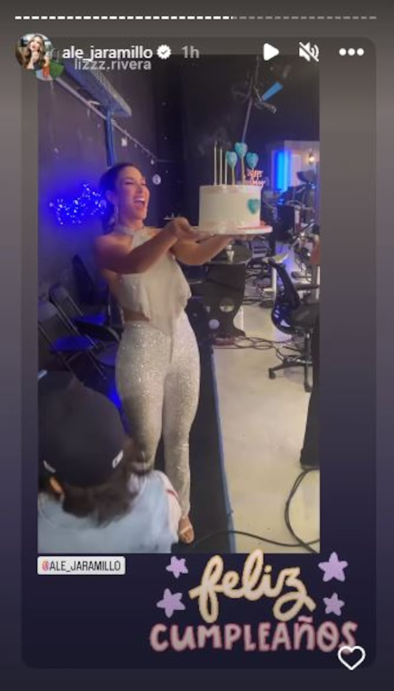 Alejandra Jaramillo celebra sus 30 años en el set de 'Siéntese quien Pueda'