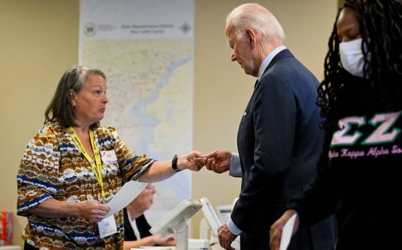 Joe Biden votando