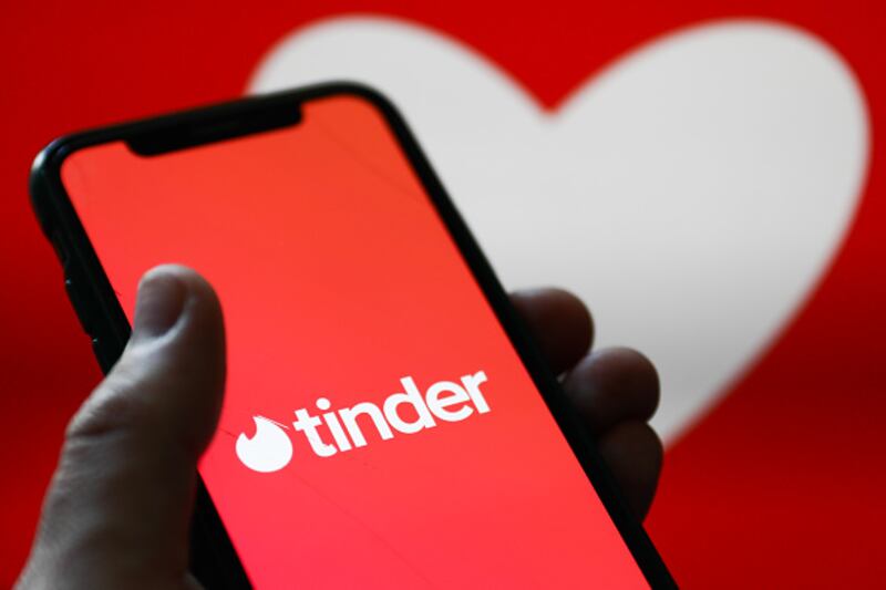 Actor fue encontrado sin vida tras haber concretado una cita con mujeres por medio de Tinder en Colombia