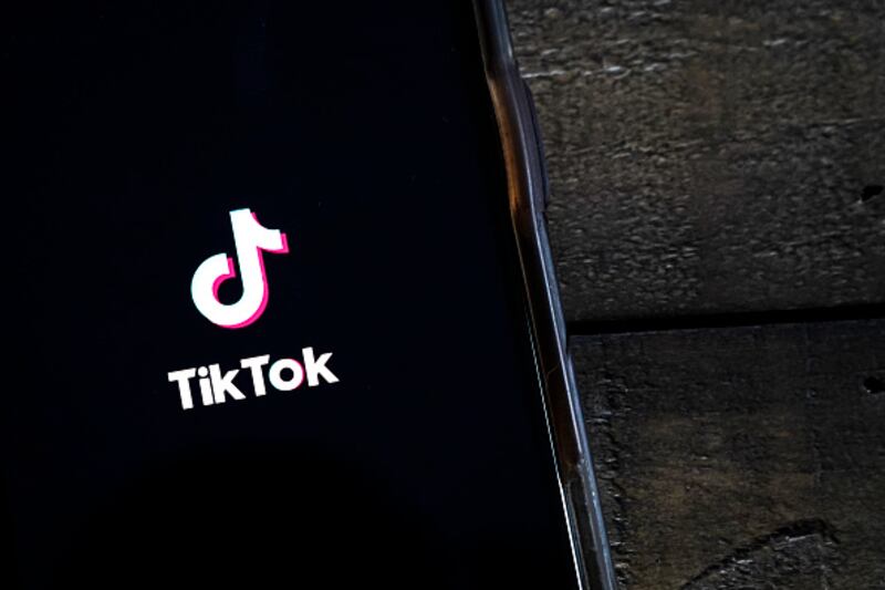 TikTok elimina los filtros de belleza para menores de edad