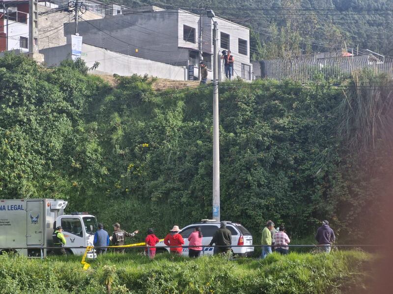 Quito: Hallaron un cadáver en plena vía en el sector de Las Casas