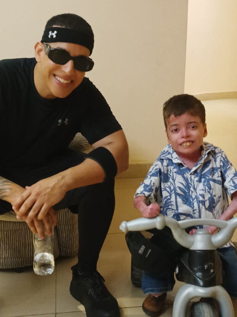 Daddy Yankee con su fan Danny Zambrano