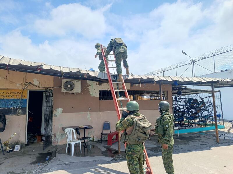 Trabajo de las Fuerzas Armadas durante la declaración de conflicto armado interno