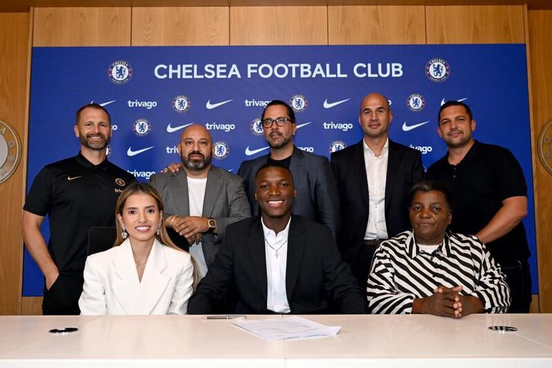 Moisés Caicedo presentado con el Chelsea