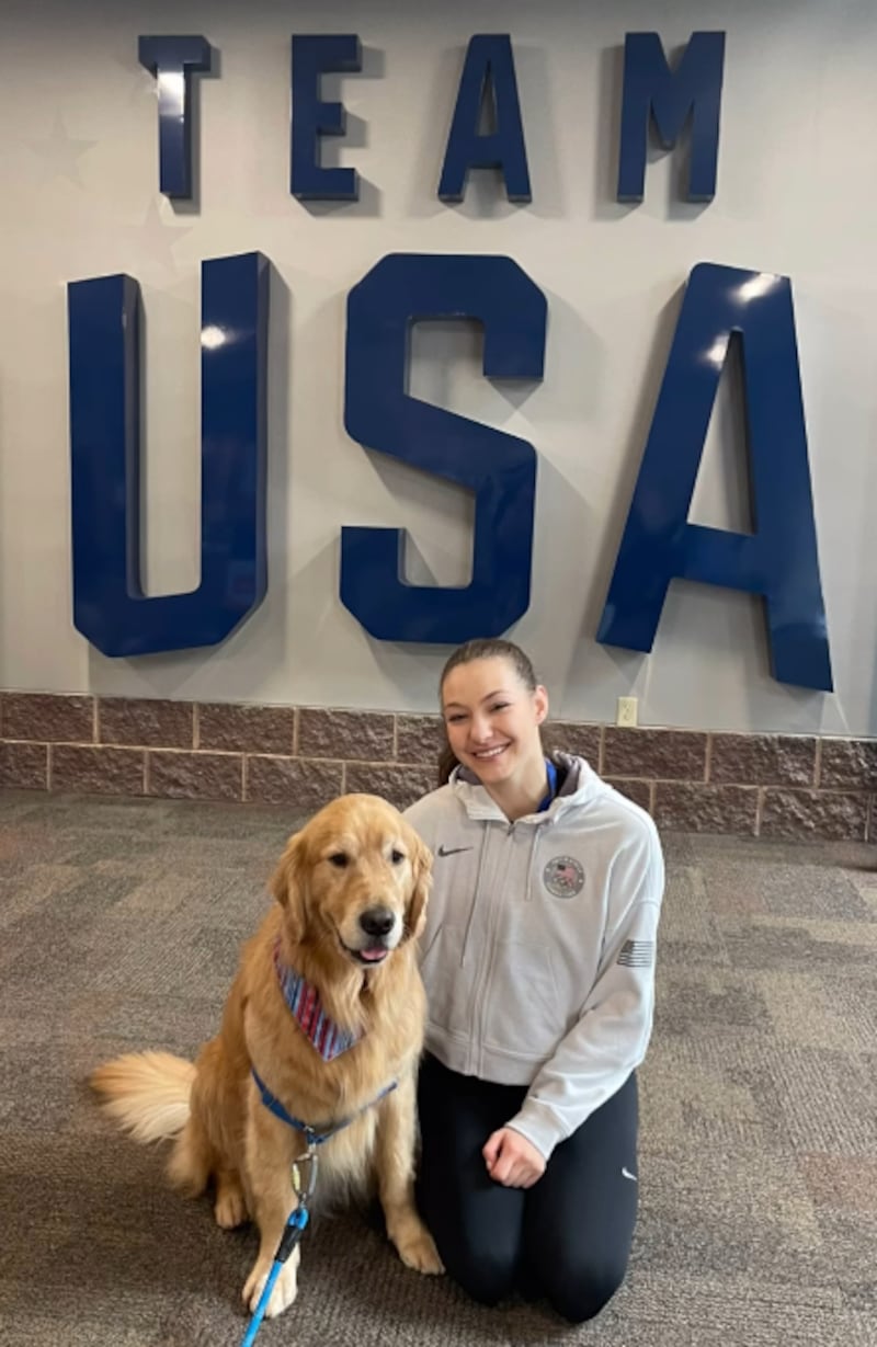 Beacon, el primer perro de terapia del Equipo de Gimnasia de Estados Unidos