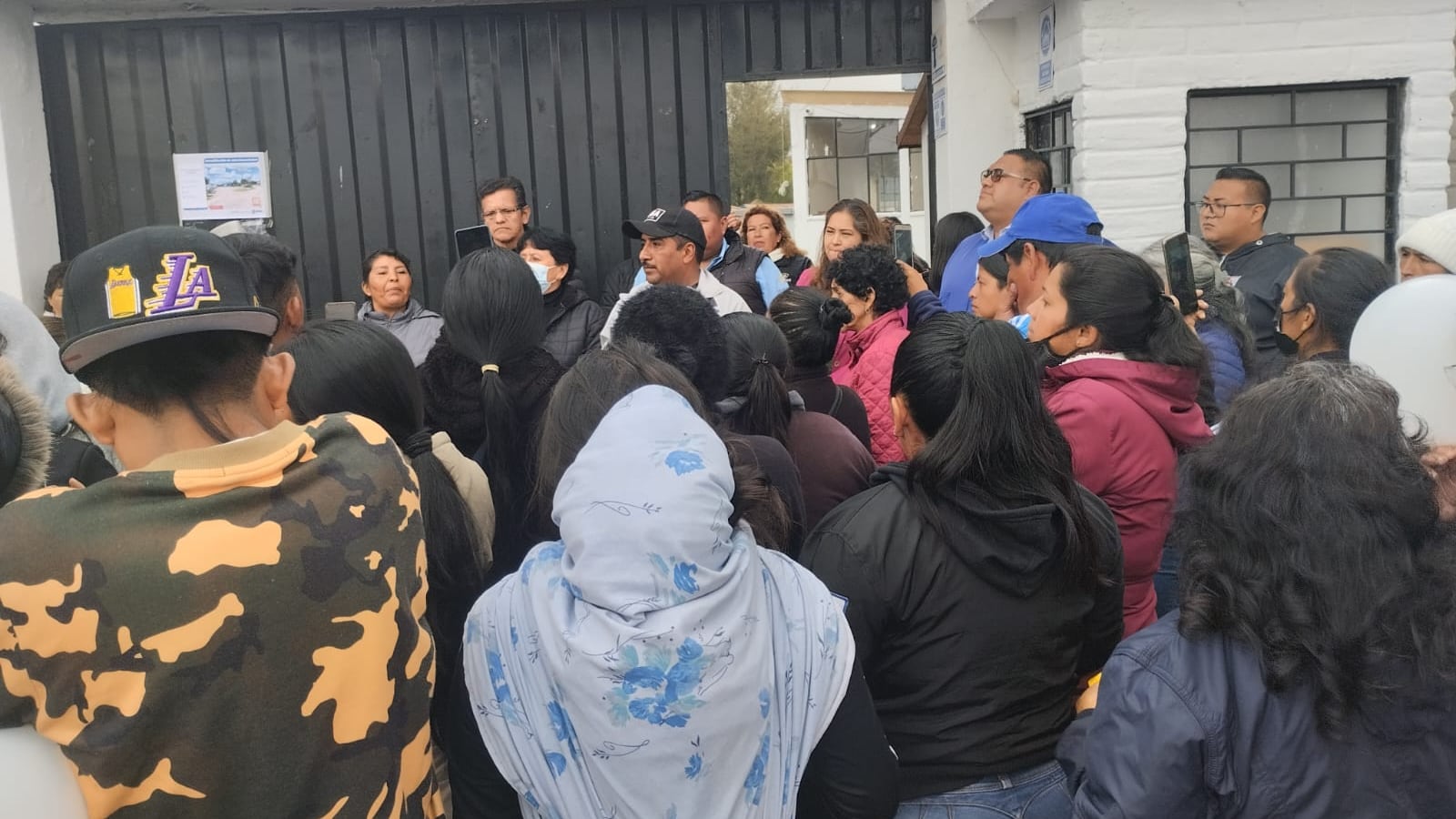 Situación en colegio de Quito preocupa a padres de familia luego de que estudiante fue apuñalado.