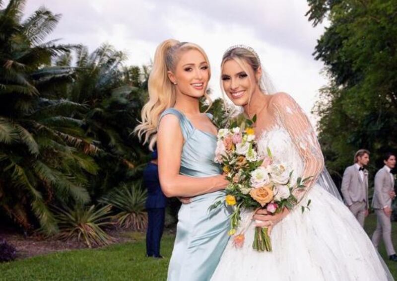 Paris Hilton fue dama de honor de Lele Pons (foto Instagram)