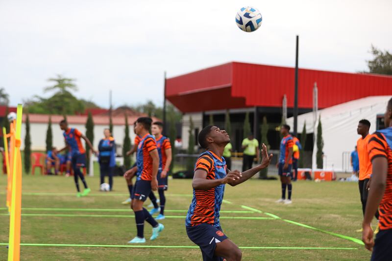 Ecuador trabaja en Cali con miras a lo que será su tercer partido de la competición este jueves 26 de enero frente a la selección 'Vinotinto'.