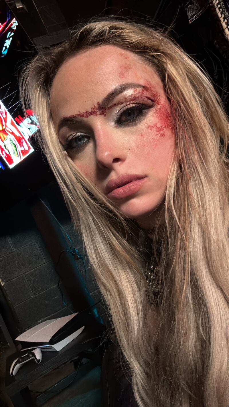 Liv Morgan sufre herida en su cara después de combate de WWE.