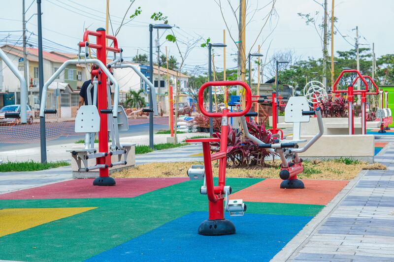 El parque cuenta con espacios para la práctica de ejercicios, camineras y sitios de recreación infantil.