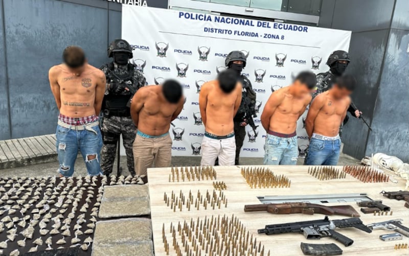 Incautan armas, drogas y cubos de medios de comunicación en Durán y Guayaquil