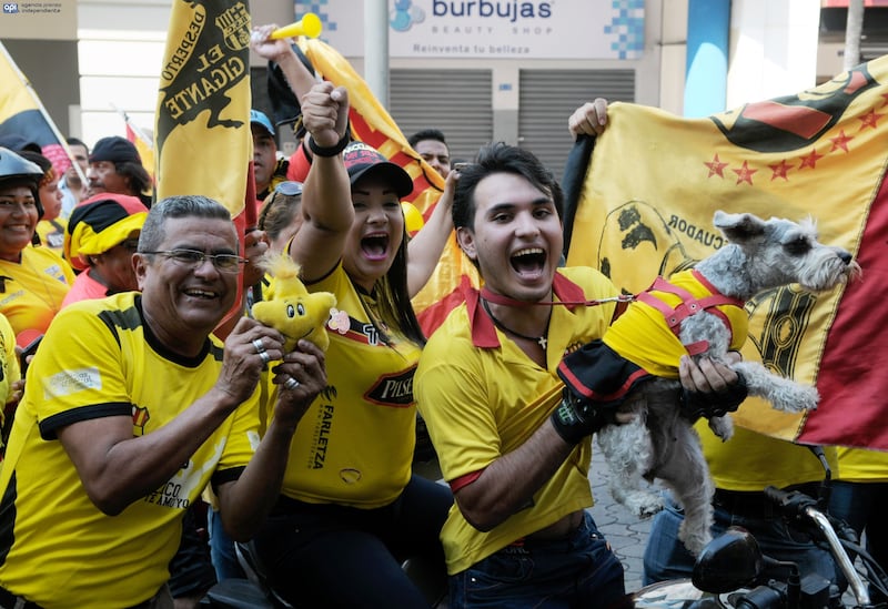 Hinchas celebraron el campeonato que obtuvo Barcelona SC tomándose la avenida 9 de Octubre/API