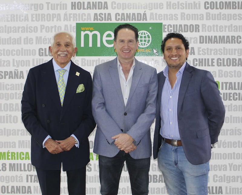 Héctor Cueva junto al CEO de Metro, Hernán Cueva y Nicolás Cueva, hijo de Héctor.