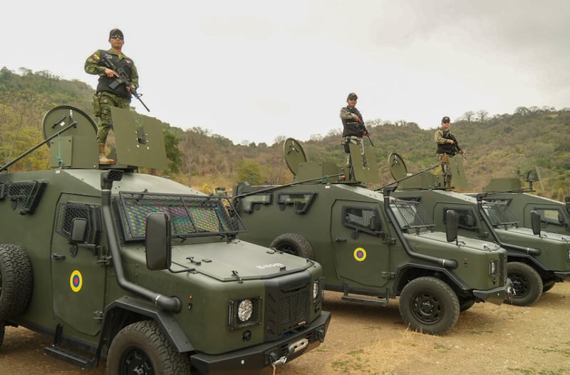 Daniel Noboa entregó armamento incautado a las Fuerzas Armadas. Imagen: Presidencia del Ecuador