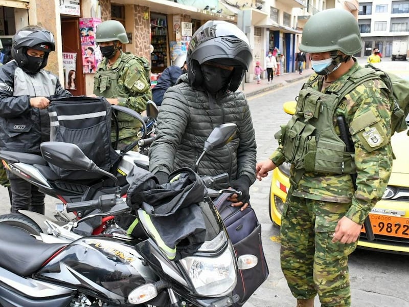 Presencia de militares en diferentes partes de Cuenca