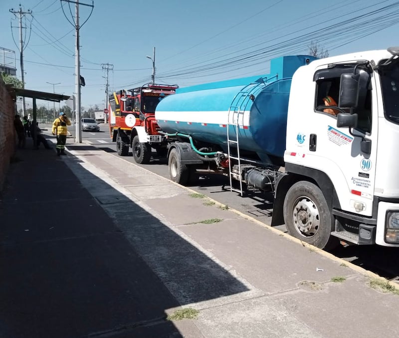 Ayuda de la comunidad en los incendios de Tumbaco