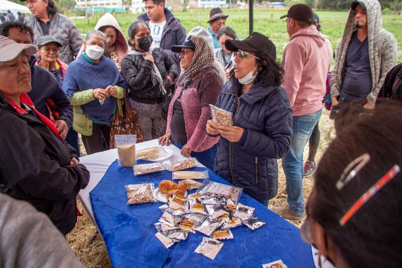 Productores y autoridades asistieron a la estación Experimental Santa Catalina, en Cotopaxi.