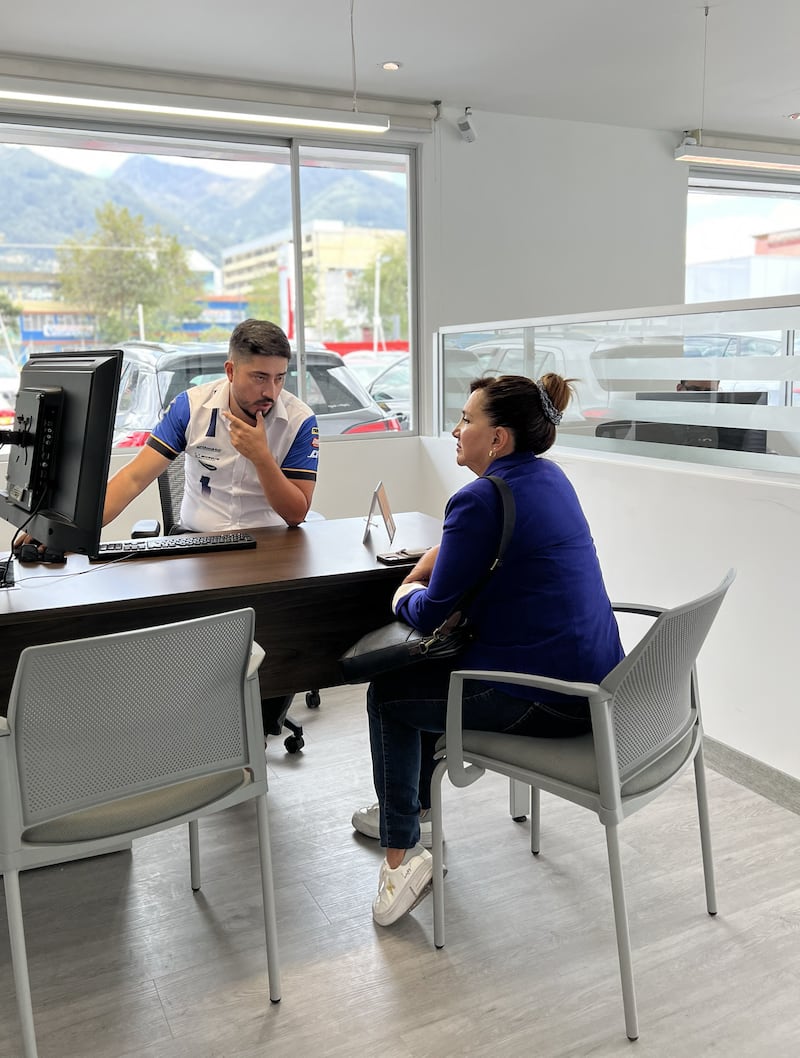 1001 carros.com celebra 12 años en el mercado ecuatoriano.