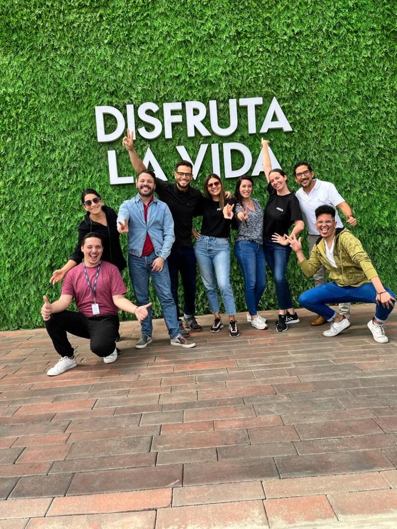 El equipo de la producción del nuevo video de  Daniel Betancourth en alianza con Pycca.