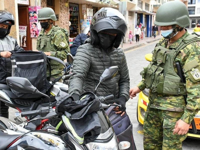 Presencia de militares en diferentes partes de Cuenca